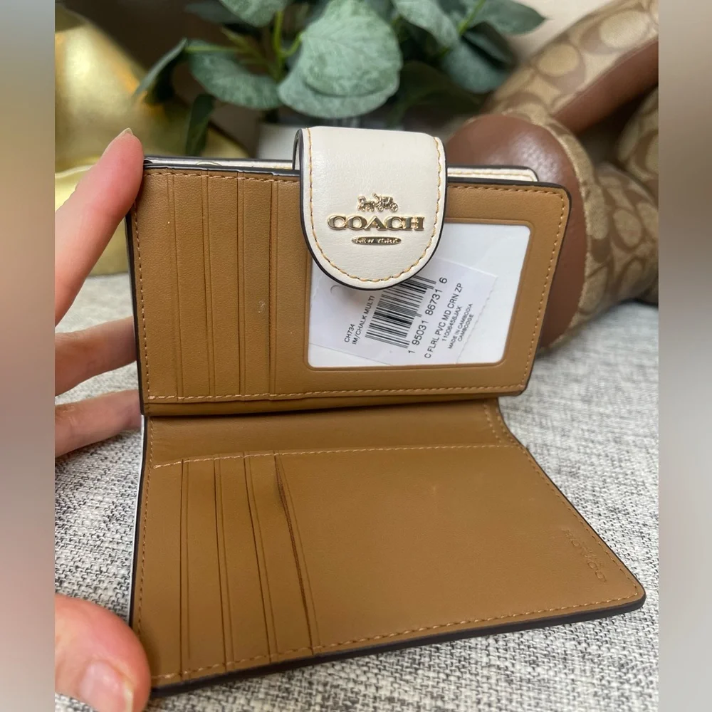 $99 CIACH women’s In Signature Canvas Medium Corner Zip wallet Floral print - Picture 6 of 6